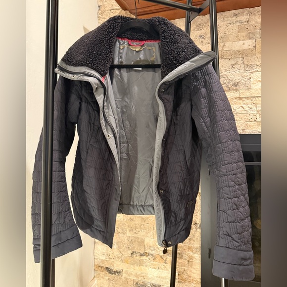 Nike Quilted Jacket with Sherpa Collar - Picture 2 of 3